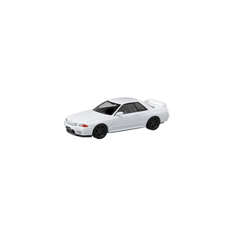 1:32 scale white Nissan R32 Skyline GT-R model car with custom black wheels